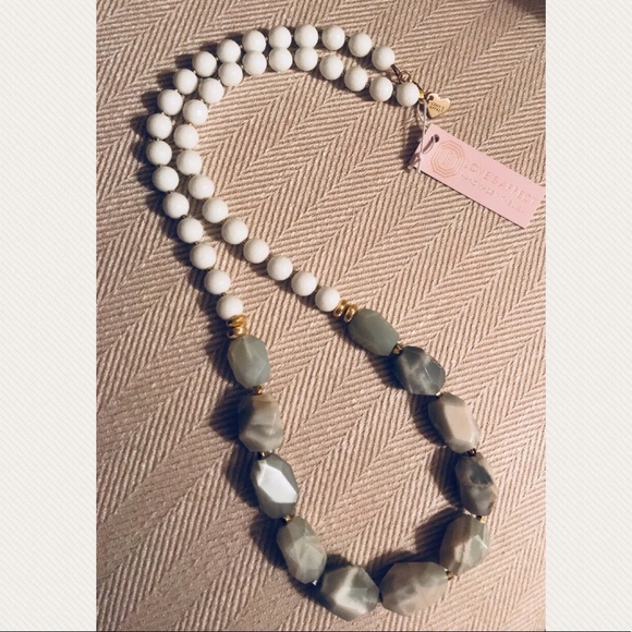 NWT Love’s Affect Katherine Statement Necklace - Picture 3 of 4